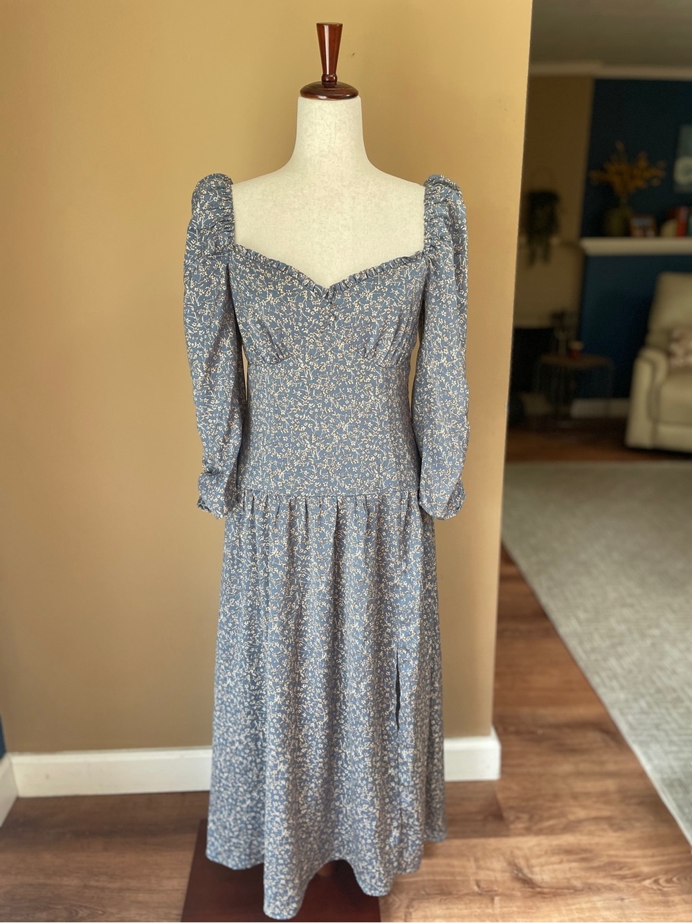 ASTR THE LABEL Sweetheart Puff Sleeve Dress Size Medium Blue Floral Drop Waist